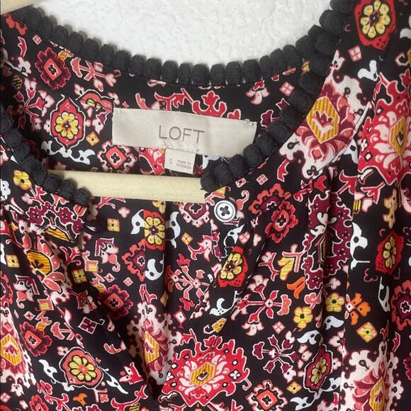 LOFT Women's Floral Print Blouse - Black and Red size small - Picture 2 of 4